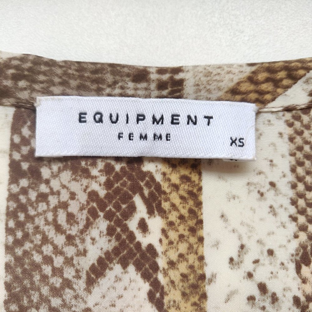 EQUIPMENT Riley Silk Tee Brown Snake Python Print - Picture 6 of 8